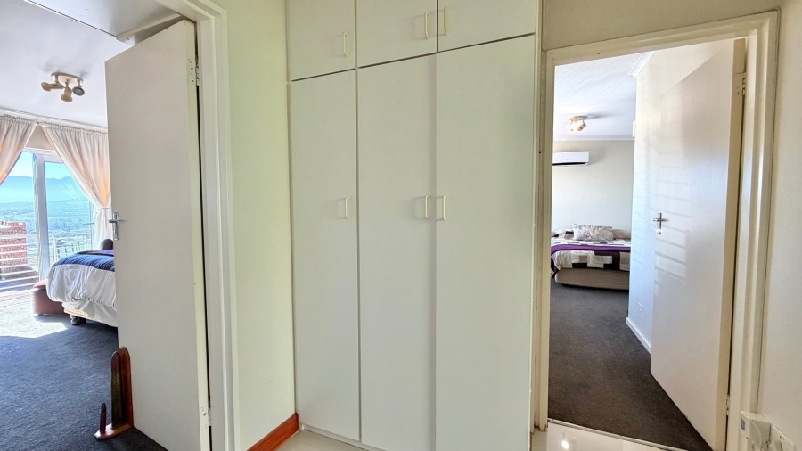 3 Bedroom Property for Sale in Mountainside Western Cape